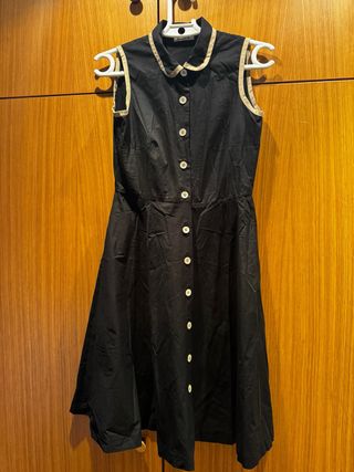 Vestido negro con cuello Peter Pan