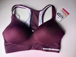 Sujetador deportivo marca DIM