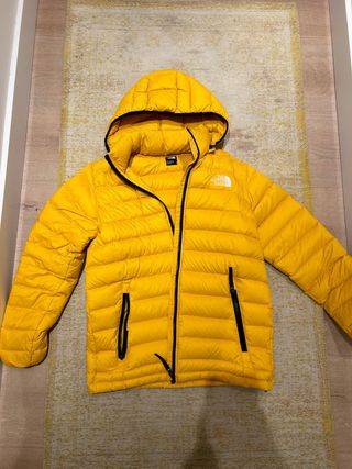 plumas estilo north face  Hombre Amarilla