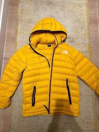 plumas estilo north face  Hombre Amarilla