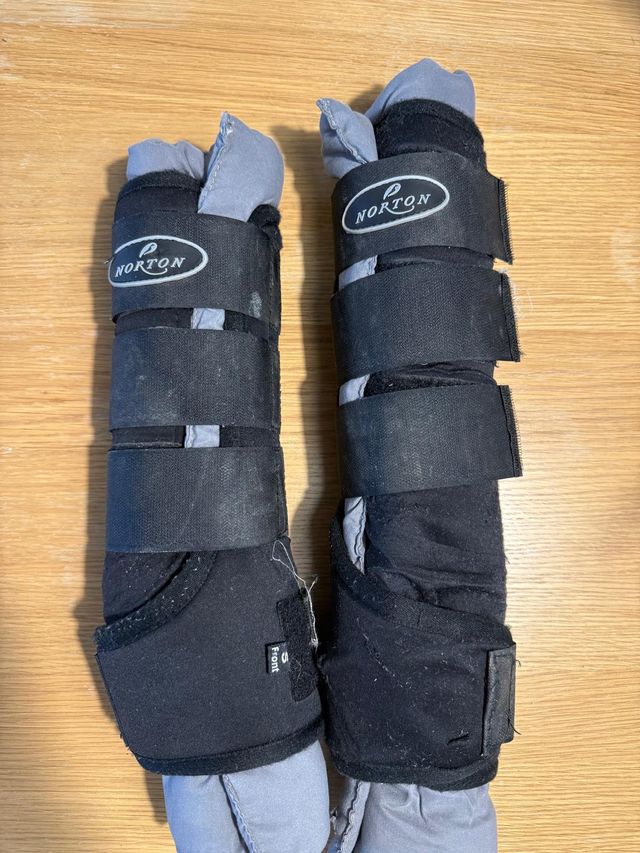 Protectores Descanso Caballo Norton