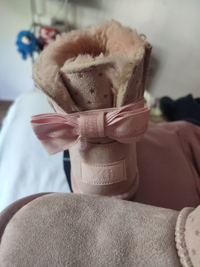 Marca X TI. Talla 32. Botas rosas con lazo y pelo