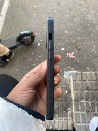 Custodia nera per iPhone 13 con motivo a ragnatela