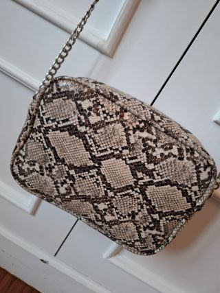 Bolso bandolera estampado serpiente Stradivarius