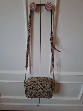 Bolso bandolera estampado serpiente Stradivarius