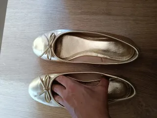 Merceditas doradas niña/mujer Hym