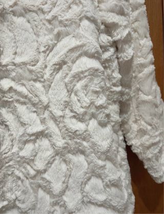 Abrigo blanco crema de pelo sintético