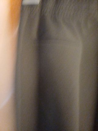 Pantalón negro con botones dorados