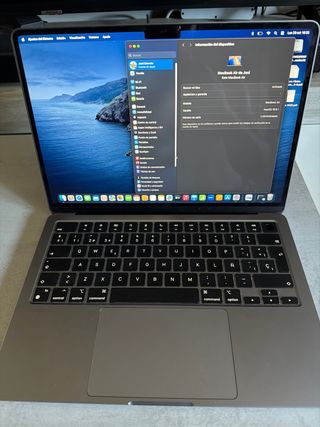 MacBook Air 13'6 2022 8GB RAM 256GB
