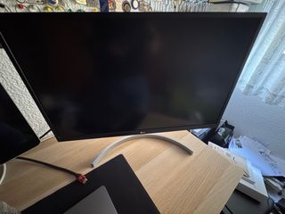 Monitor LG 4K Negro