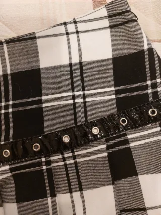 Gonna corta a pieghe scozzese bianco e nero
