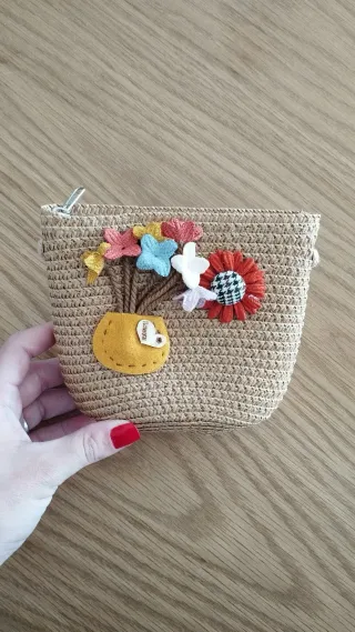 Carterita de niña con flores