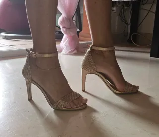 Sandalias de tacón doradas