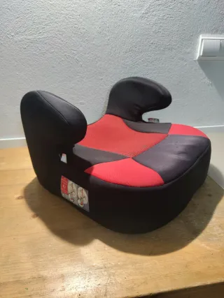 Elevador silla coche negro/rojo