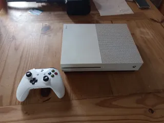 Xbox One S Blanca con Mando