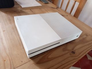 Xbox One S Blanca con Mando