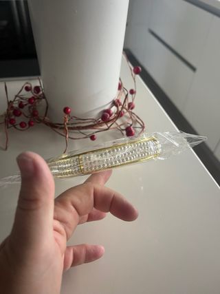 Gargantilla dorada con perlas