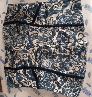 Top estampado floral azul y beige