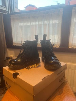 Botas Dr. Martens niña charol negras número 22
