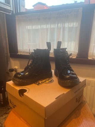 Botas Dr. Martens niña charol negras número 22