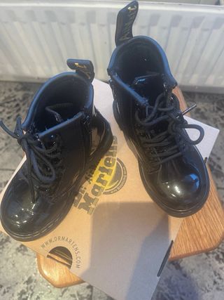 Botas Dr. Martens niña charol negras número 22