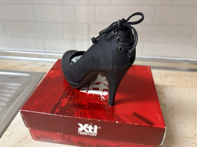 Zapatos de tacón negros Xti