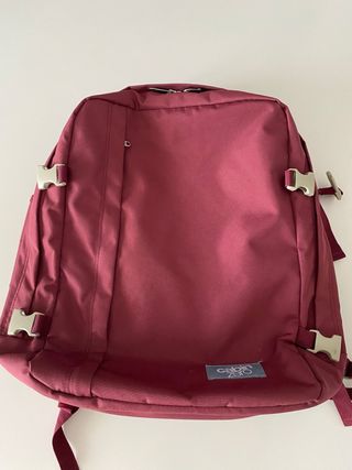 Mochila de viaje Cabin Zero roja