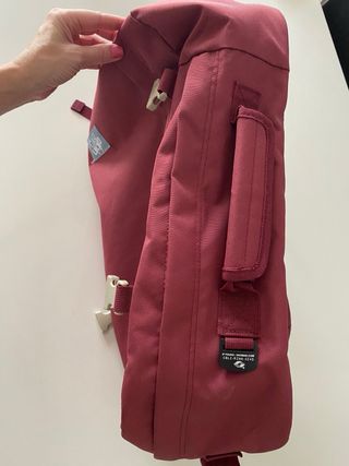 Mochila de viaje Cabin Zero roja