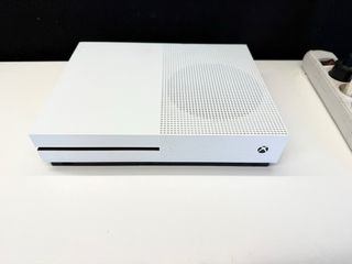Xbox One S Blanca