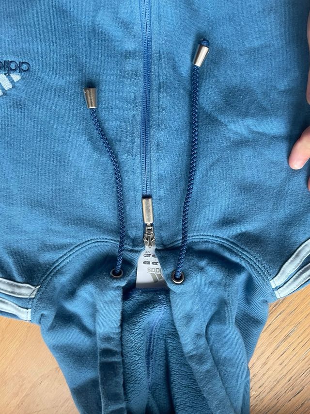 Felpa Adidas azzurra con cappuccio