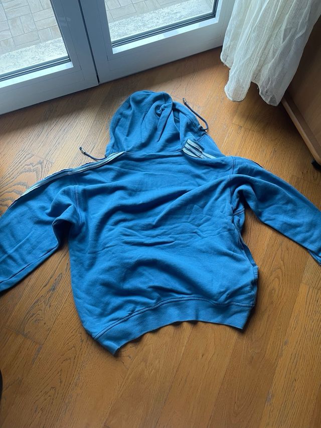 Felpa Adidas azzurra con cappuccio