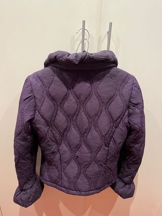 Abrigo acolchado morado