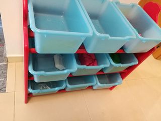 Scaffale organizzatore per giocattoli