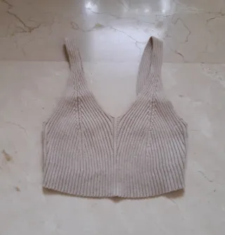 Top tirantes beige
