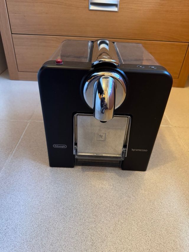 Cafetera Nespresso DeLonghi Negra