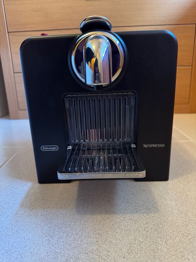 Cafetera Nespresso DeLonghi Negra