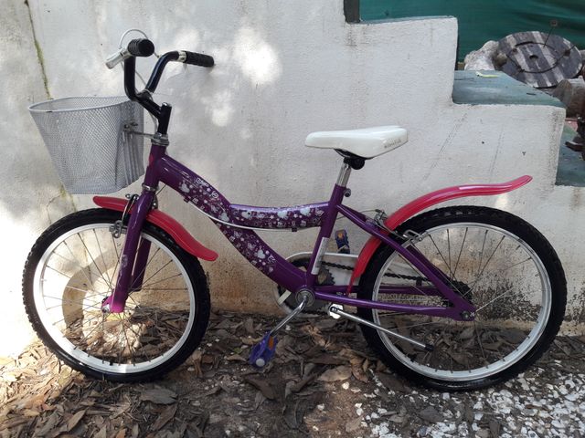 Bicicleta infantil morada Disney para niñas