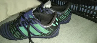 Botas de fútbol Adidas Nemeziz. 35