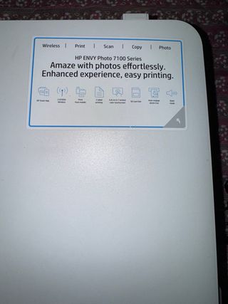 Impresora Multifuncional HP Plata y Blanca