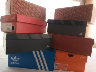 Vendo cajas 3€ unidad 