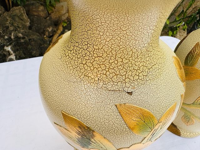 Juego de 2 jarrones de cerámica beige y oro 10e