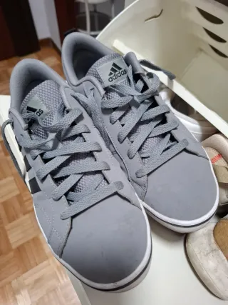 Zapatillas Adidas Grises y Negras