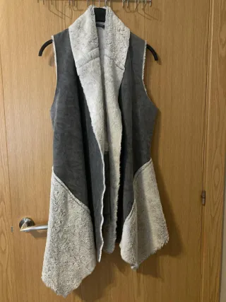 Chaleco pelo beige y gris talla única