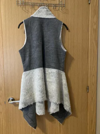 Chaleco pelo beige y gris talla única
