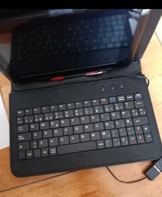 Tablet con Teclado Negro