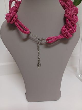 Collar nudos fucsia Stradivarius