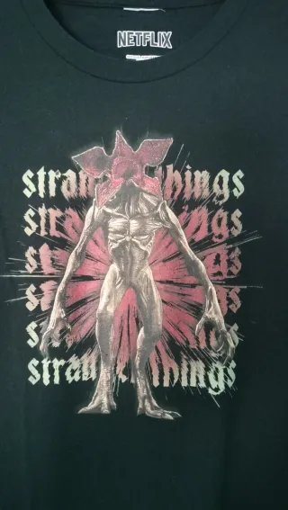 Camiseta Stranger Things manga Larga
