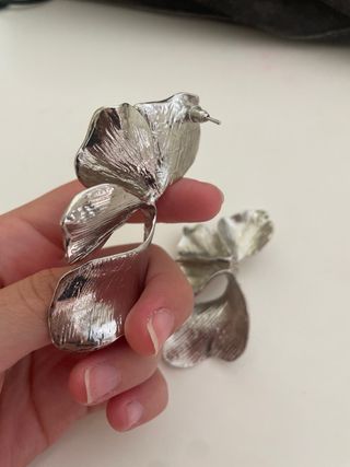 Pendientes plateados diseño hoja