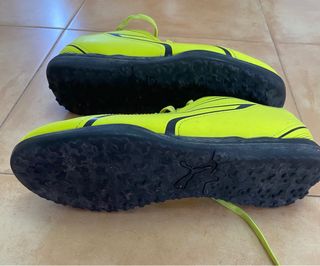 Zapatillas de fútbol Puma niño amarillas