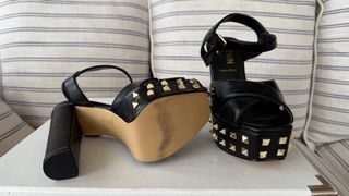 Sandalias TWINSET negras plataforma tachuelas